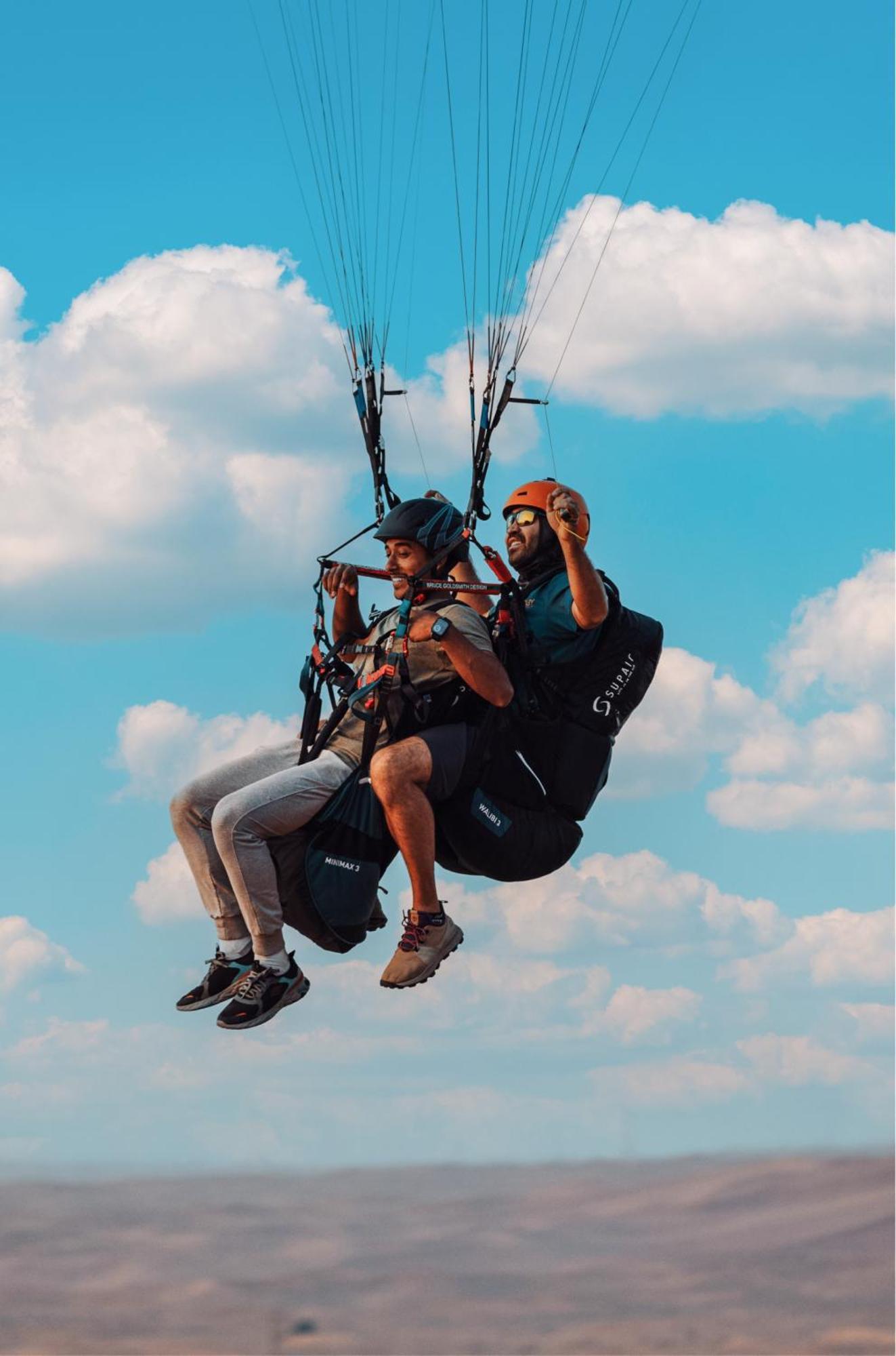מלון Margham Al Badayer Retreat By Sharjah Collection מראה חיצוני תמונה Tandem paragliding in the French Alps
