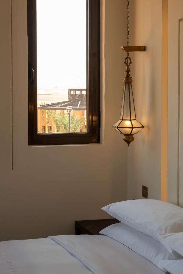 מלון Margham Al Badayer Retreat By Sharjah Collection מראה חיצוני תמונה A hanging lamp